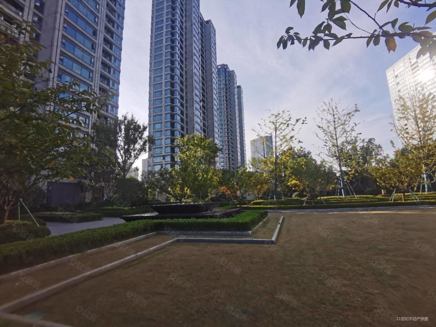 多弗绿城翠湖里5室2厅4卫231.1㎡南北628万