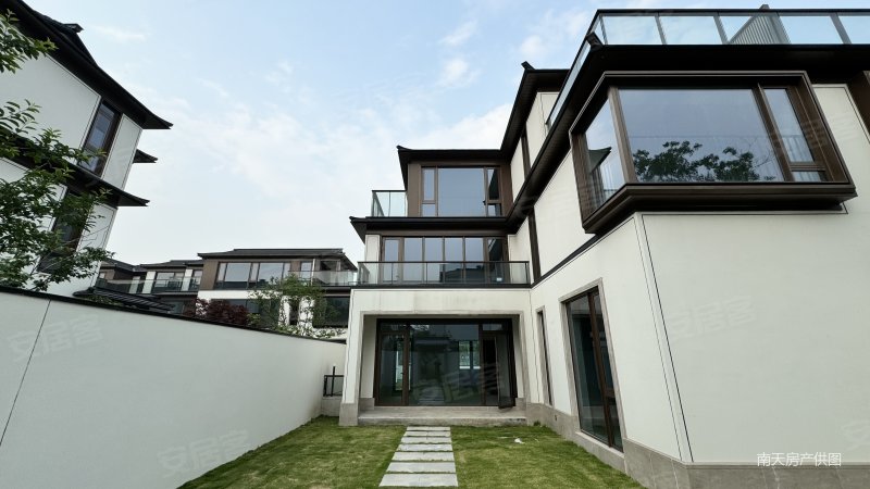 北区合院 位置较好花园较大 南入户 南北大花园 北边临河,宜和东方园