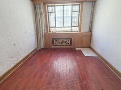喀什喀什市喀什城区纺织厂一楼2室,简单装修,有部分家具家电,随时看房,可当宿舍出租房源真实图片