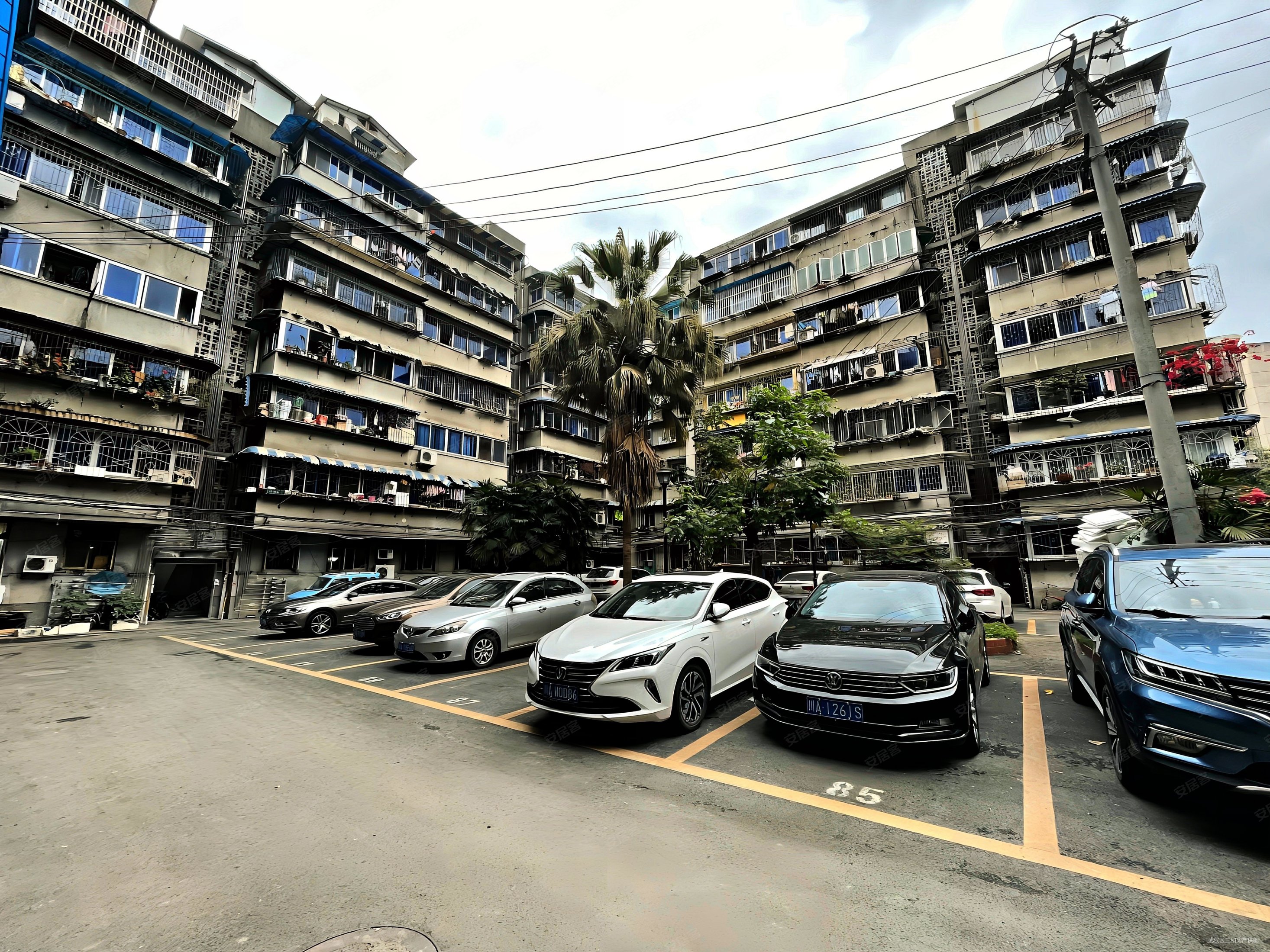 成都房产网>成都二手房>武侯二手房>内双楠二手房>菊乐路180号院>