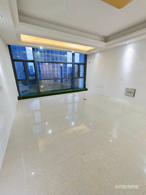 长乐永荣广场 产权47平方  层高6米  68万  简单装修