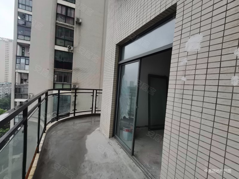 楚河汉街旁毛坯大三房带集中供暖133平290万中间楼层,星海虹城二手房