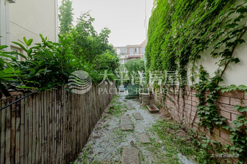 未来地铁口,联排边套,挑高客厅7米,附赠大花园200平,丽水华庭(别墅)