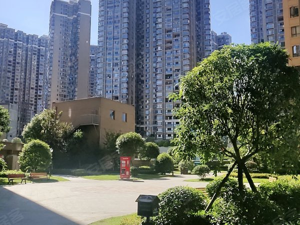 遵义汇川大连路世茂城世贸城精装修三室,家电齐全全屋空调,拎包入住