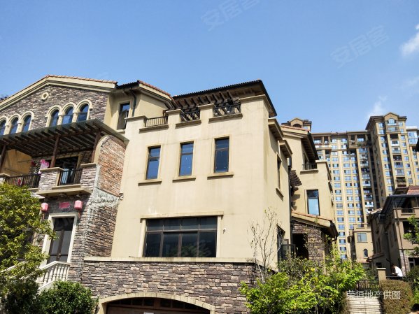 梅溪湖振业城 品质联排东边户 视野开阔 位置佳 诚心售 好房