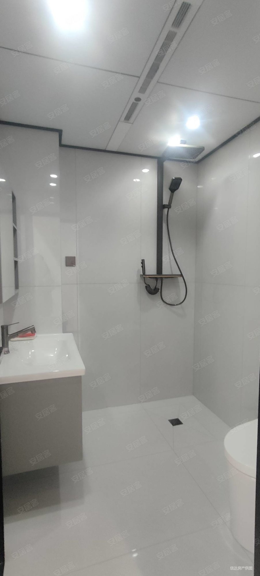 世纪嘉园3室2厅2卫137㎡南北94.8万