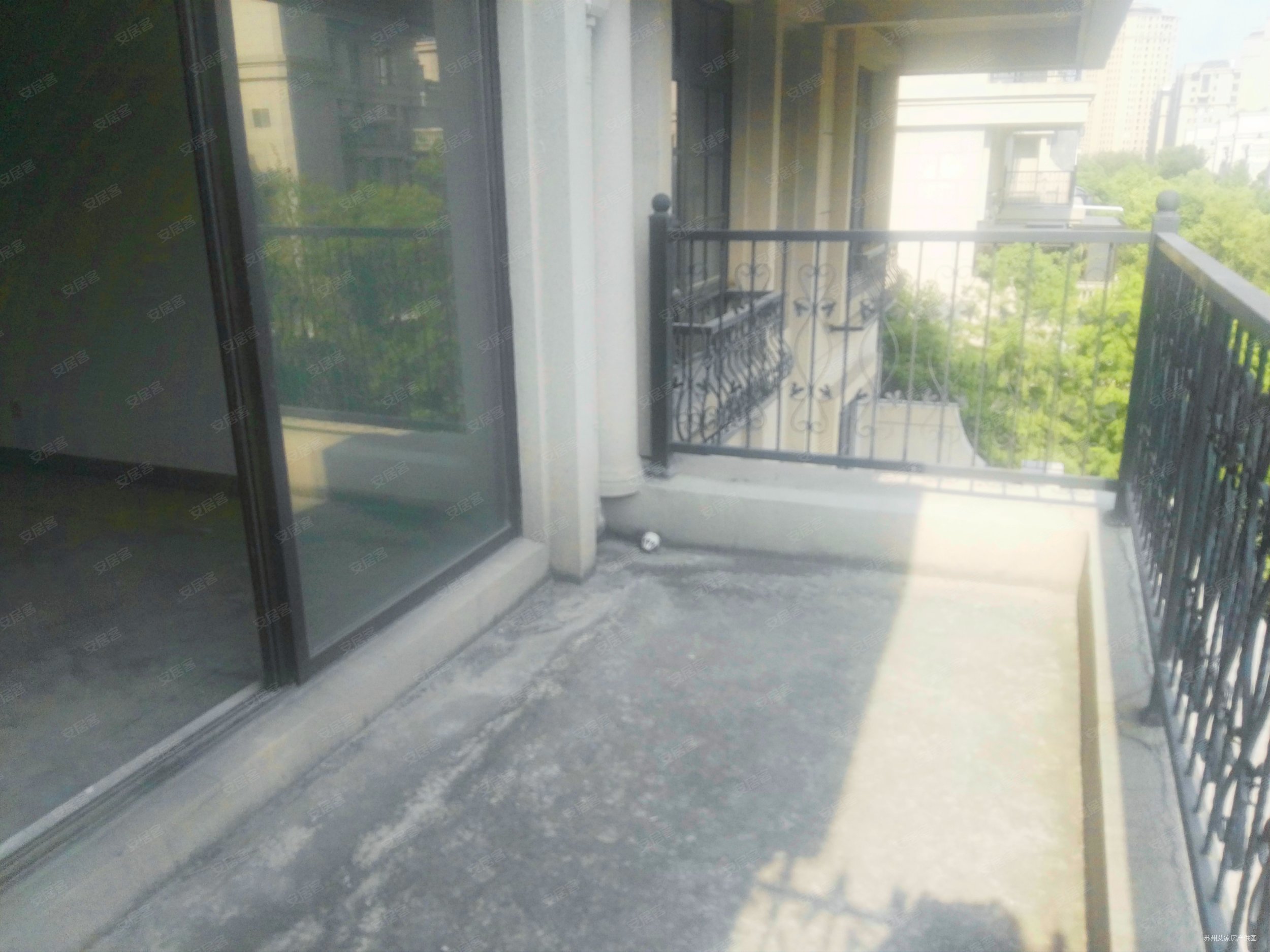 绿地太湖城4房洋房!户型位置都很好,在小区中间纯毛坯诚心出售