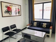 停车方便医学院桂湖全新精装一房一厅拎包入住带独用小院。