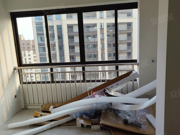 绍兴袍江宝龙广场柏丽湾柏丽湾 3室2厅2卫 电梯房 精装修 89平出租