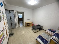 建国小区 三楼 两室两厅一卫 精装修 家具家电齐全 新登记