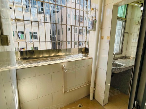 深圳龙华龙华共和新村近富士康 油松 文化广场,电梯高层阳台一房一厅