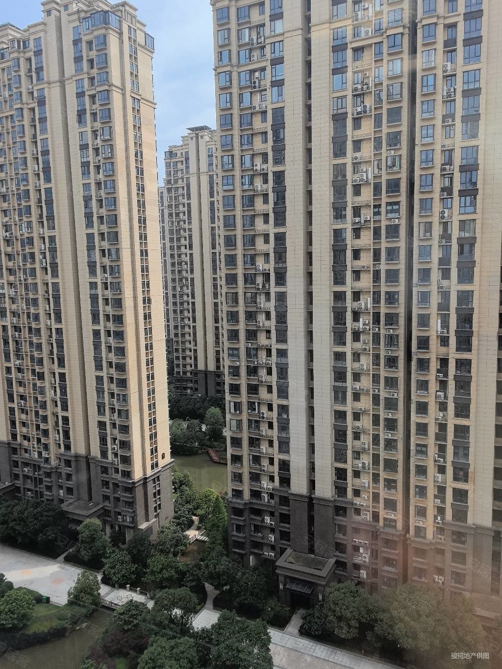 次新房,精装修,拎包入住,送个车位,联泰天悦二手房,145万,2室2厅,1卫