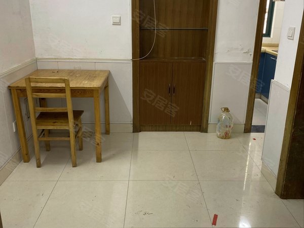 上海浦东浦东周边石笋二村新场古镇旁一楼两房带院子采光好 随时看房 生活方便 出入便捷出租房源真实图片