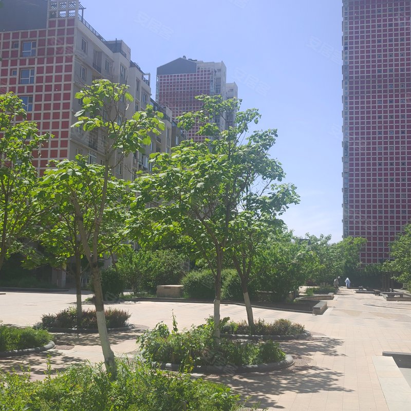 城建北尚a区西门有113 281 279路公交车,通往中街 太原街 南塔鞋城