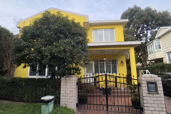 好不好_中介房产经纪人:官为权对久事西郊花园(别墅)的评价-上海安居