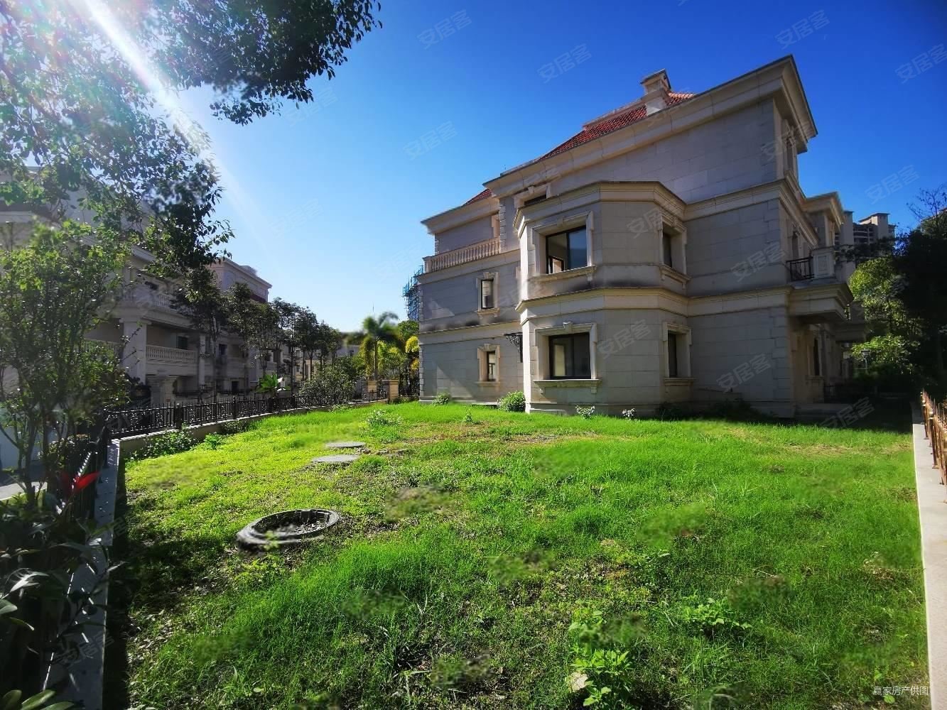 世茂御龙湾满堂红别墅