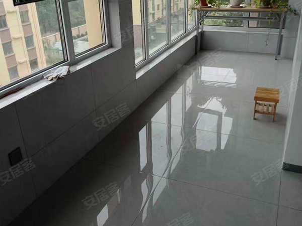 临沂沂南城区翡翠郡翡翠郡电梯房简装3室2厅两卫家具家电基本齐全带车位年租一万三出租房源真实图片