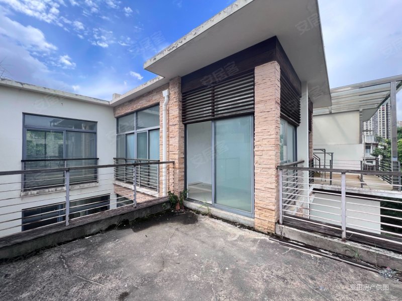 长滩美墅4室3厅3卫207.41㎡南北320万