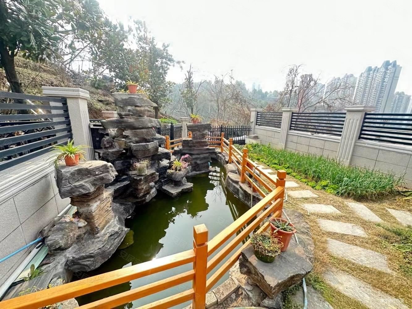 巴黎香颂别墅150平院子豪华装修带车位上下三层带露台