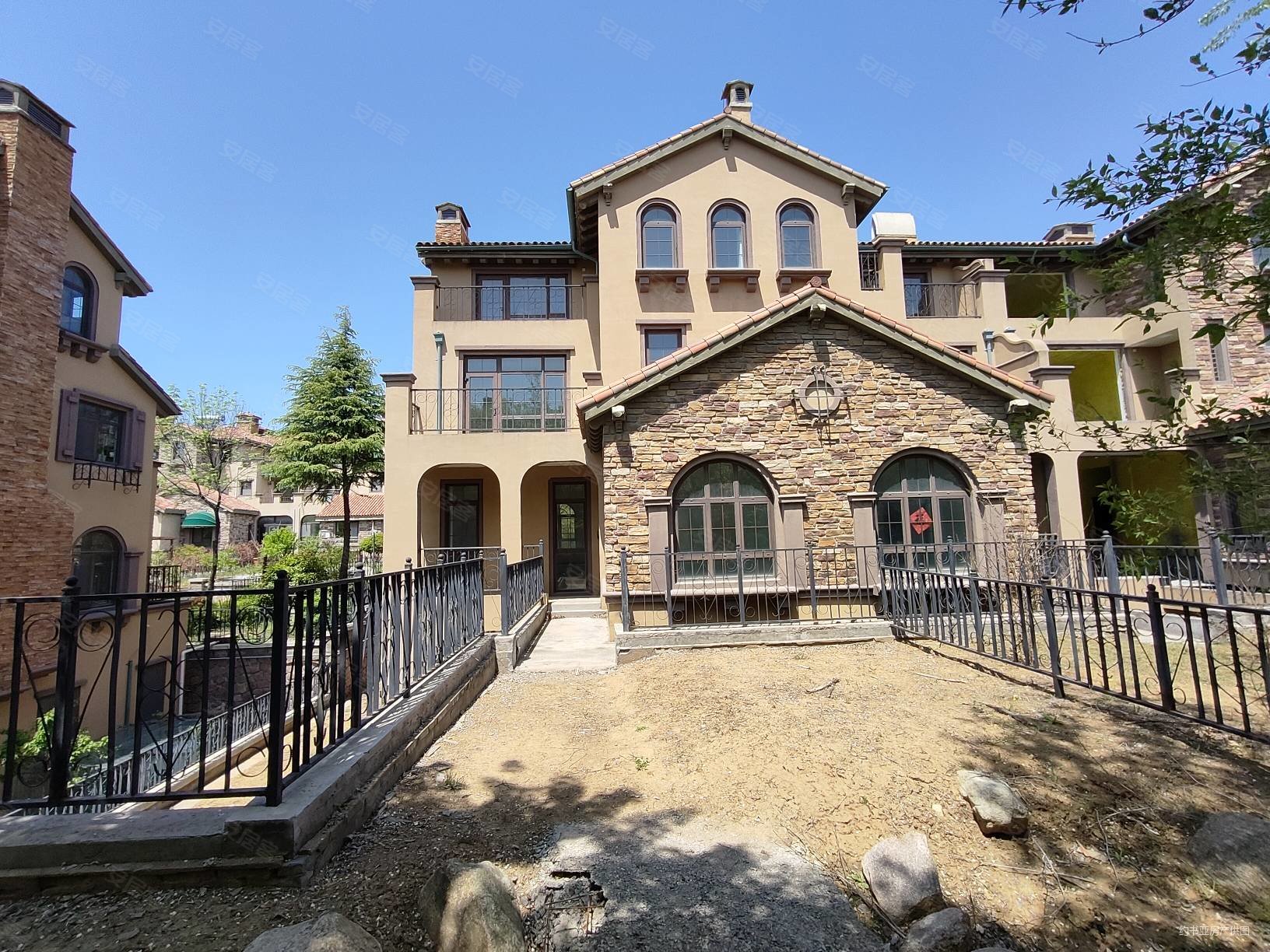 青建橄榄树(别墅)4室2厅4卫318.23㎡南北189万