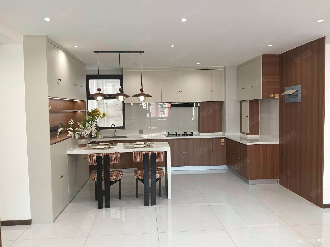 新一代C区4室2厅2卫137㎡南北90万