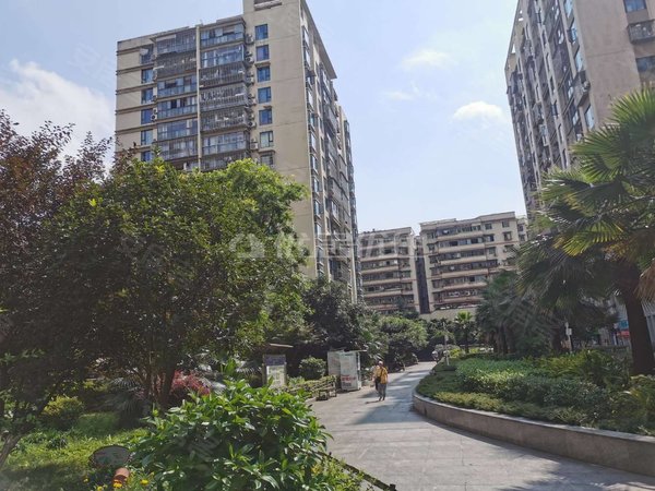 重庆渝北回兴富都广场9号线轻轨站永辉旁精装两室带外阳台 随时看房