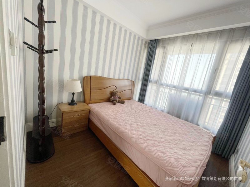 美辰一号房17楼豪华装修4房带车位南北通透价可谈