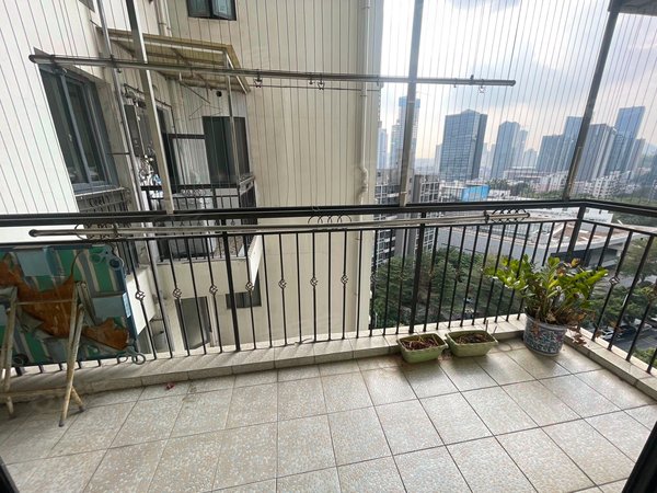 深圳福田上梅林翰岭院翰岭院新上精装修大三房,业主很诚心出租,超大