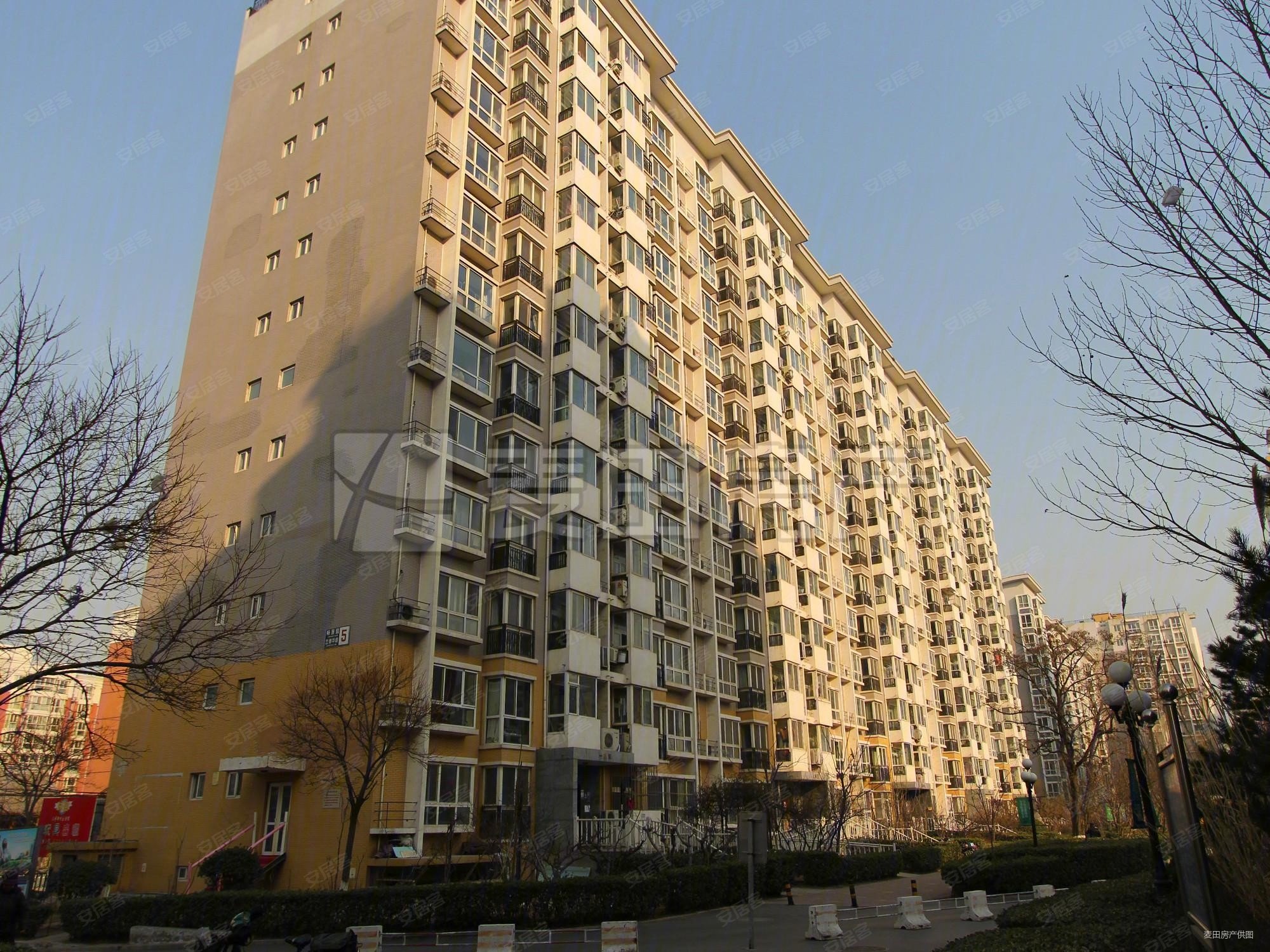 6号线地铁兰德华庭三居挑空