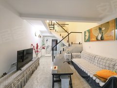 桂林临桂一院两馆吾悦广场，2房一卫，2台空调，采光好，出行方便，周边配套齐全出租房源真实图片