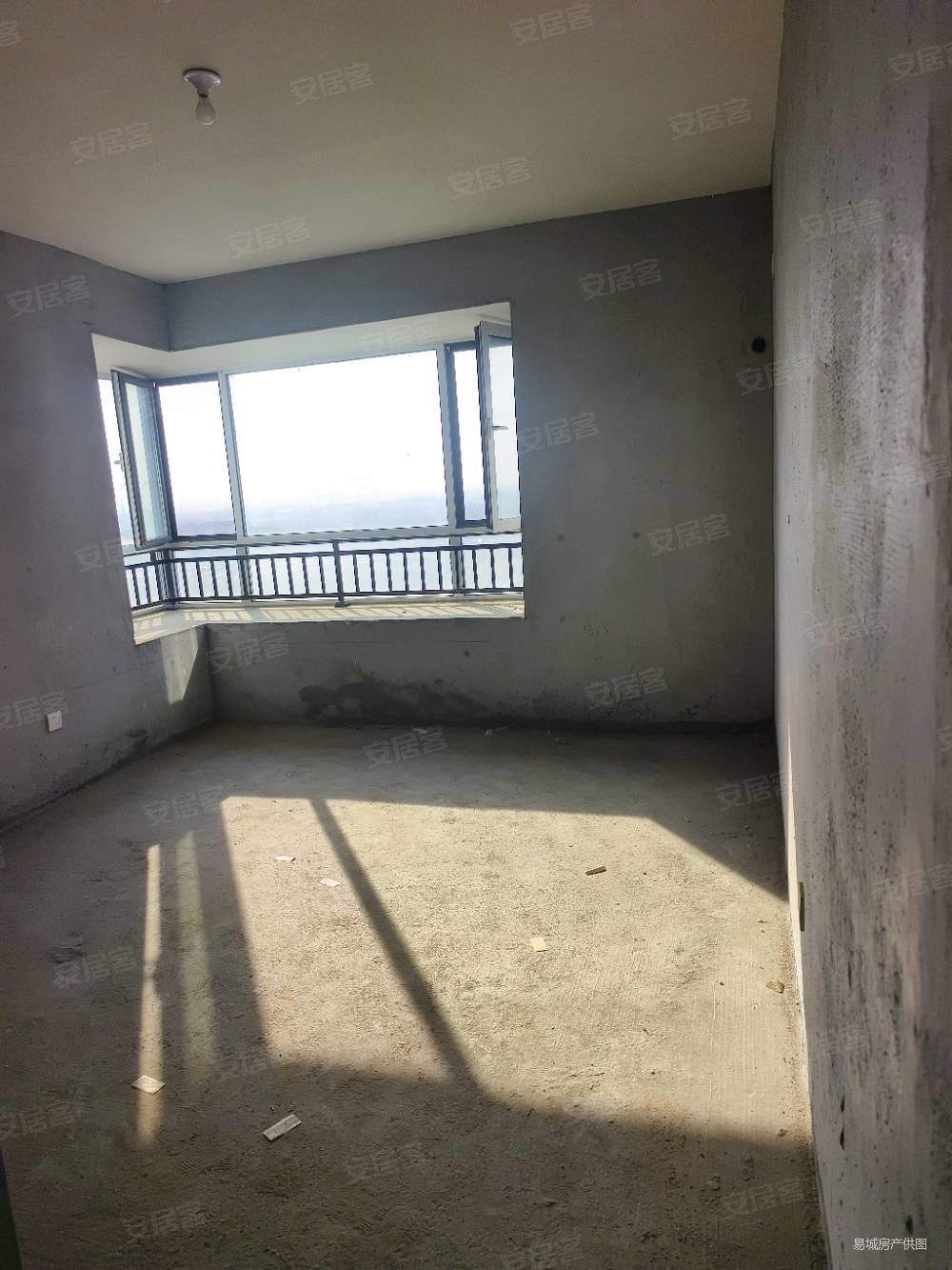 东方维也纳3室2厅2卫131㎡南北88万