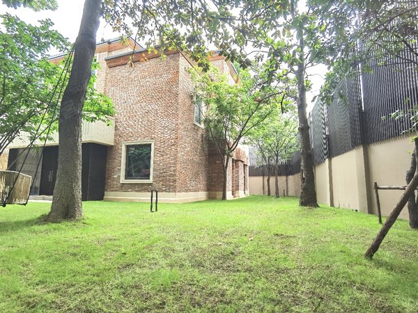 上海静安静安寺道里官邸560长乐路沿街独栋花园洋房.超大花园420平.