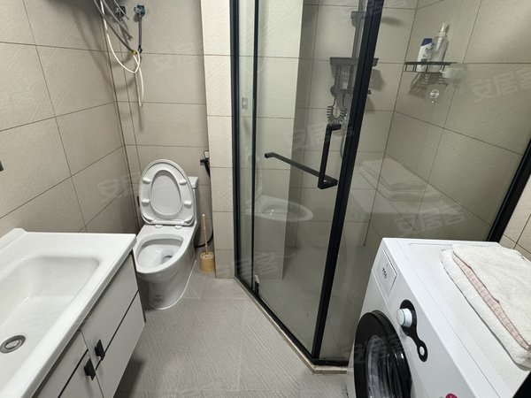 南通崇川唐闸三峰国际(商住楼)金尊KTv楼上三峰国际多套精装公寓，民用水电，投影，密码锁出租房源真实图片