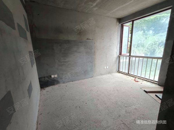 三水澜湾6室3厅5卫334㎡南北880万