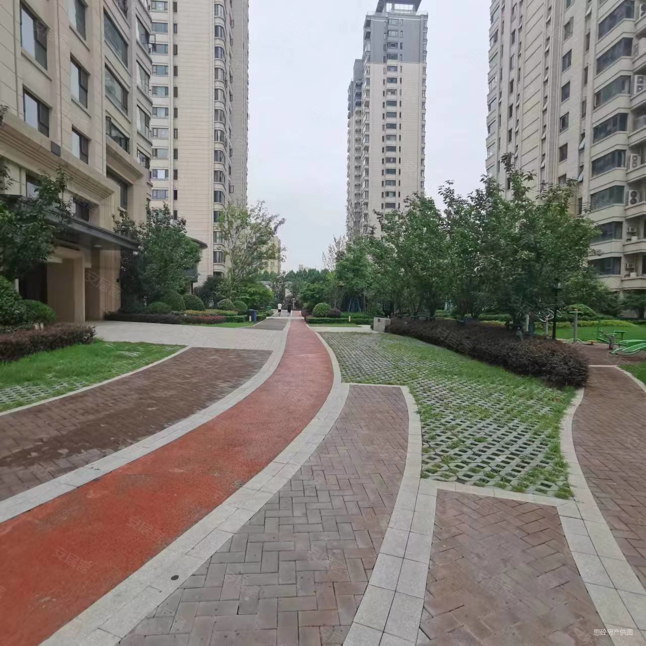 蓝光半岛公馆3室2厅2卫115.8㎡南北180万