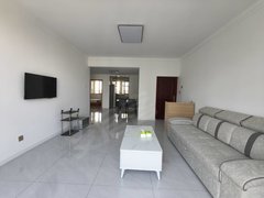 丹东振兴新城区新加坡城电梯99平二室一卫全新精装1900包物业取暖二部空调出租房源真实图片