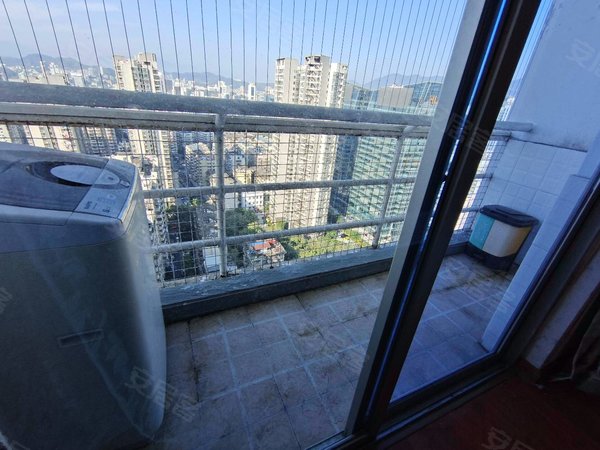 福州鼓楼五四路华城国际五四路  大阳台  华城国际  年底特价2000出租