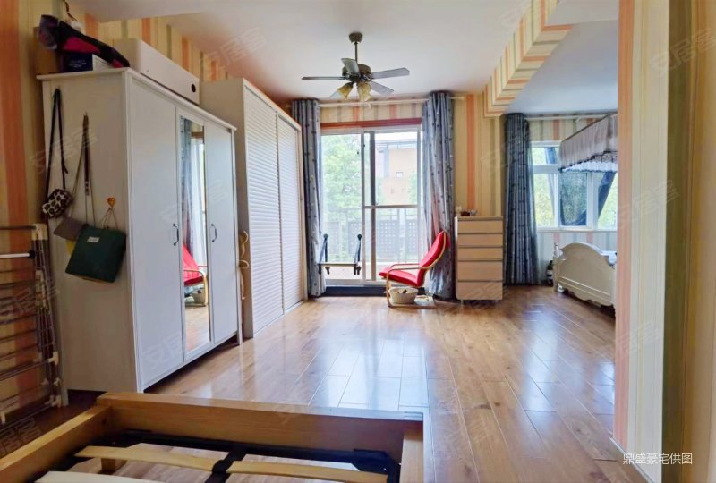 银湖水榭别墅南北通透近地铁联排别墅