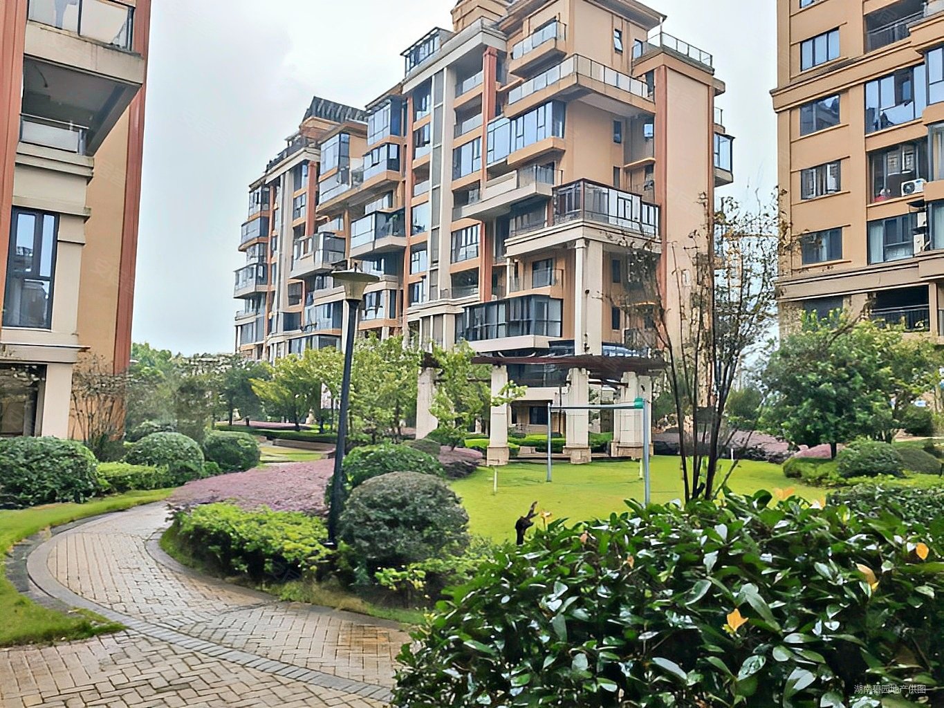 朗诗麓岛4室2厅2卫126㎡南北96万