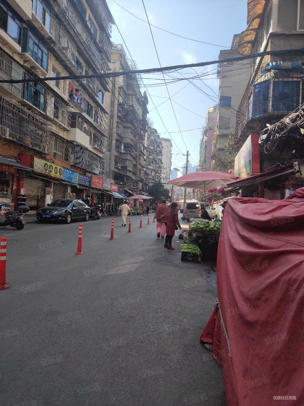 延安西路地铁口精装三房步梯二楼428w