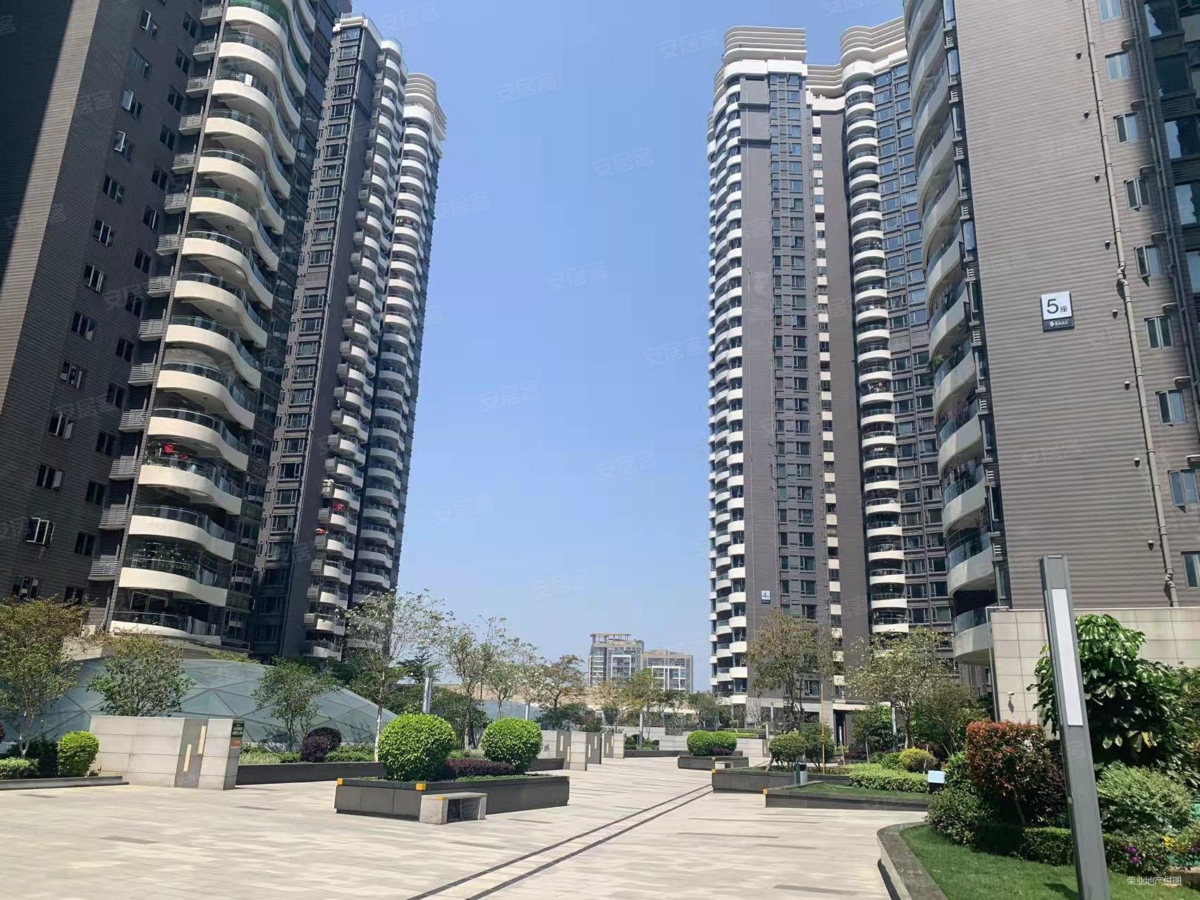 隆生广场东湖九区江景房所有房间和阳台都可以看到江景