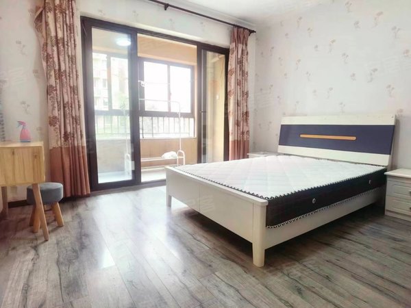 八号公馆精装卧室朝南带阳台近地铁奥体儿童医院月付