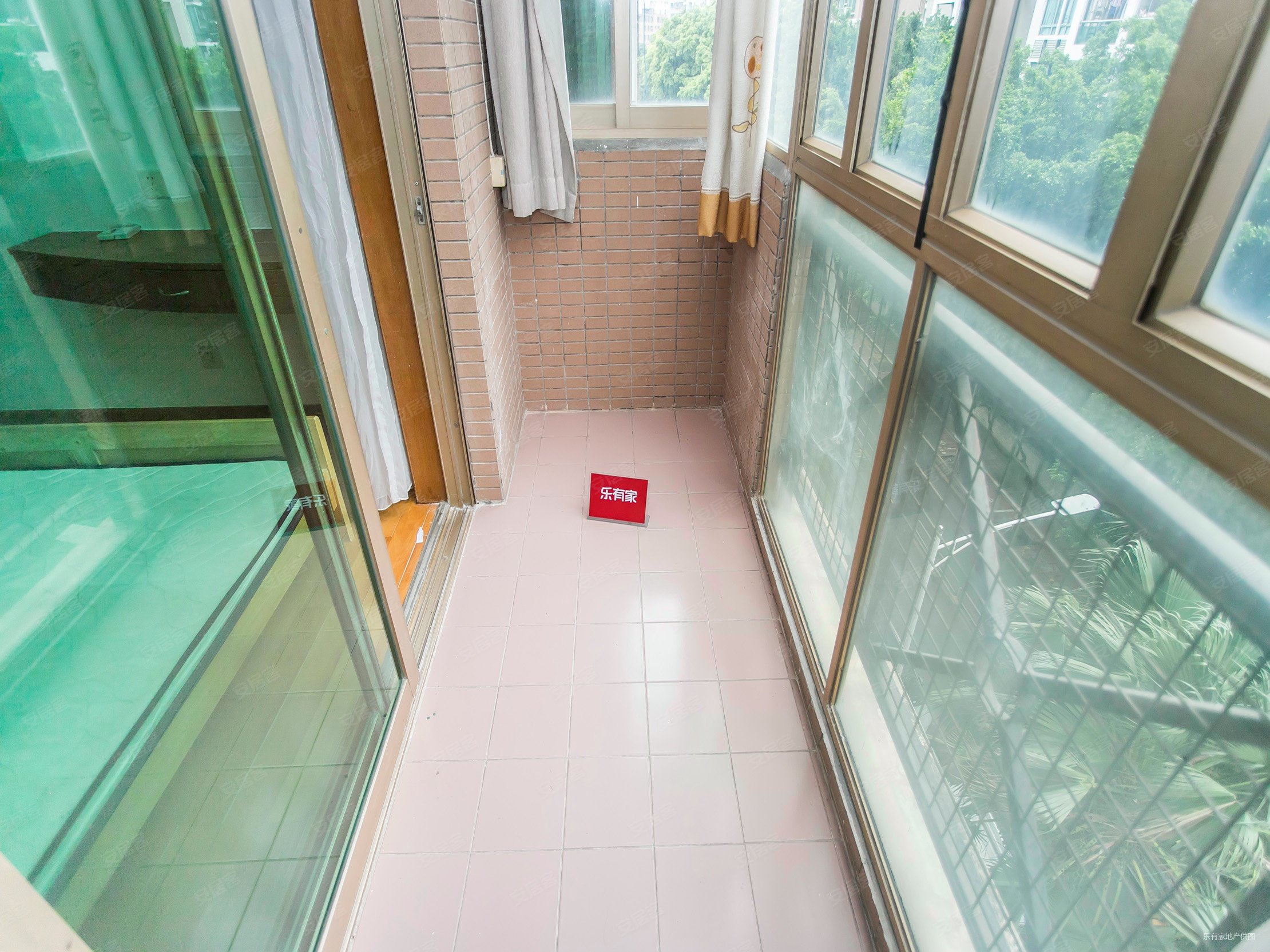 金地海景花园电梯小高层朝南,南北通透1020!