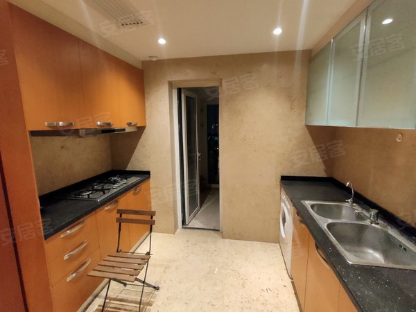 天津开发区第二大街华纳豪园华纳豪宅 精装三室两卫大客厅租金可谈无