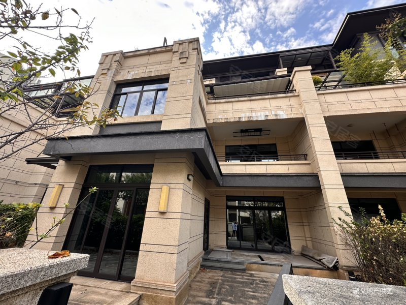 嘉福原山著 装修好 东南户型 近医院 出行方便 叠拼别墅