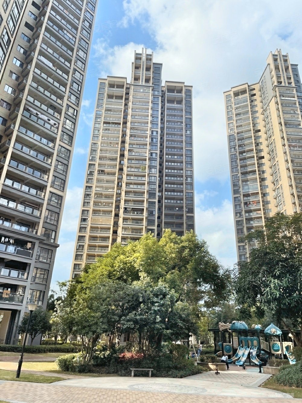 笋盘双城峰景3房2厅2卫有想买三房的可以联系我