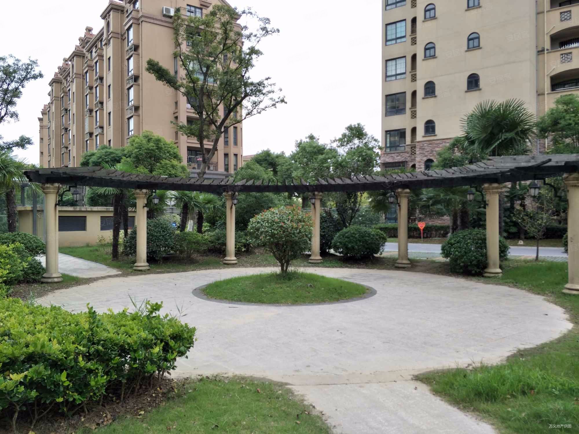 奉贤绿地香颂(公寓住宅)2室2厅1卫82.38㎡南北155万