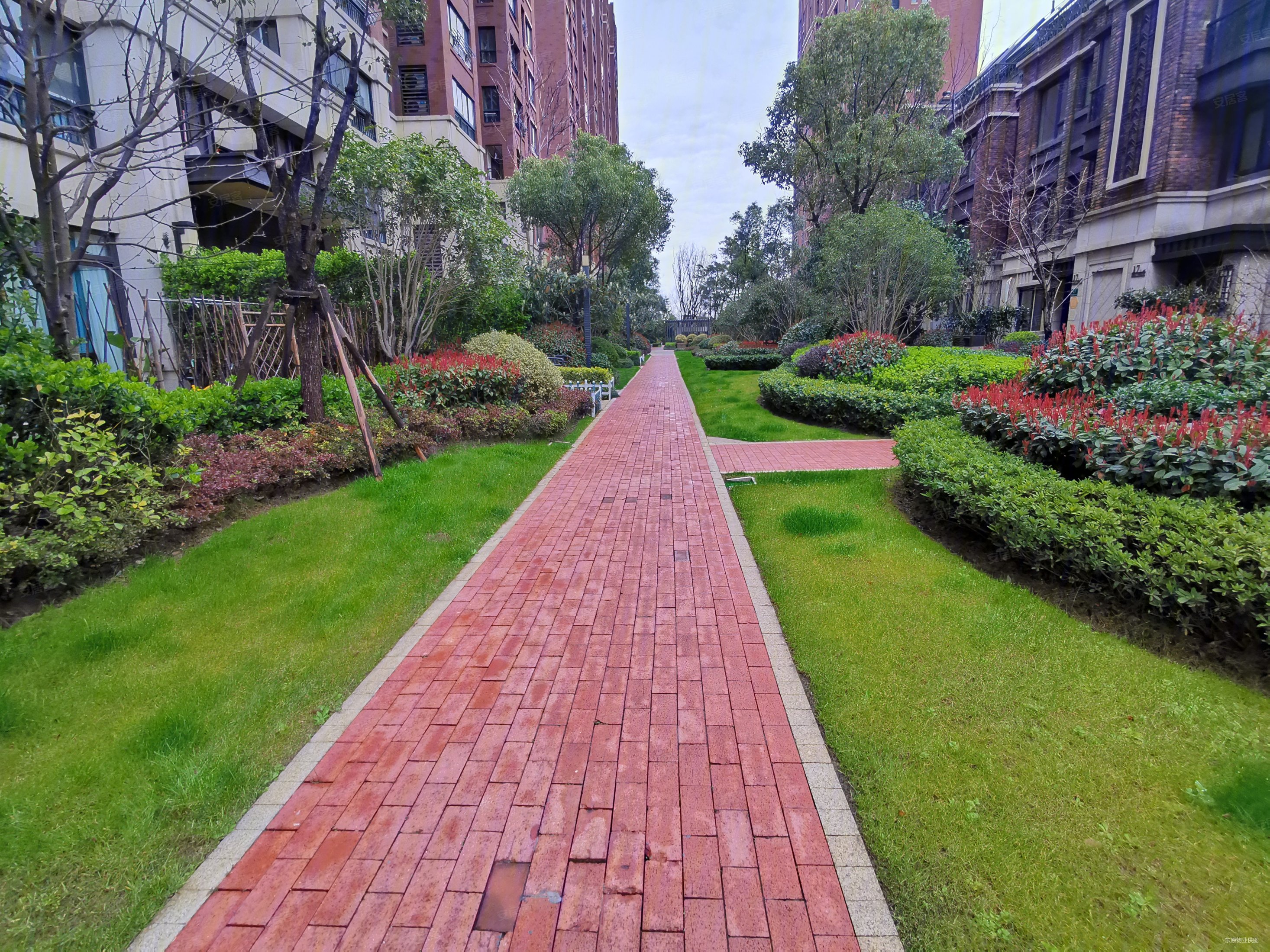 奉贤新城 东原郦湾 3室精装 满五 诚意出售 看房有钥匙!