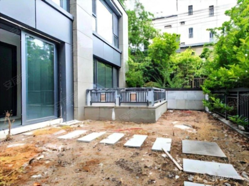 新上主城豪宅联排别墅中航新空毛坯前后院子100平