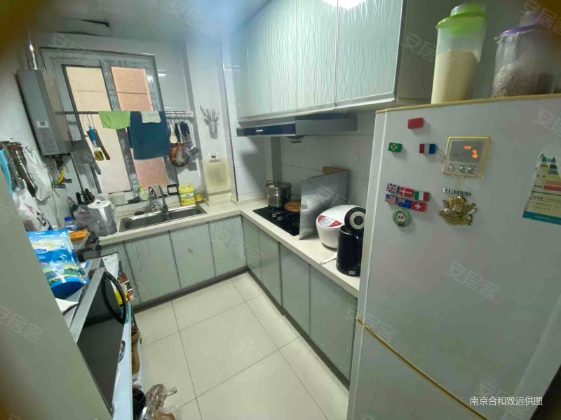 得房率高 有电梯 高楼层采光充足 满二 南向采光好 近地铁